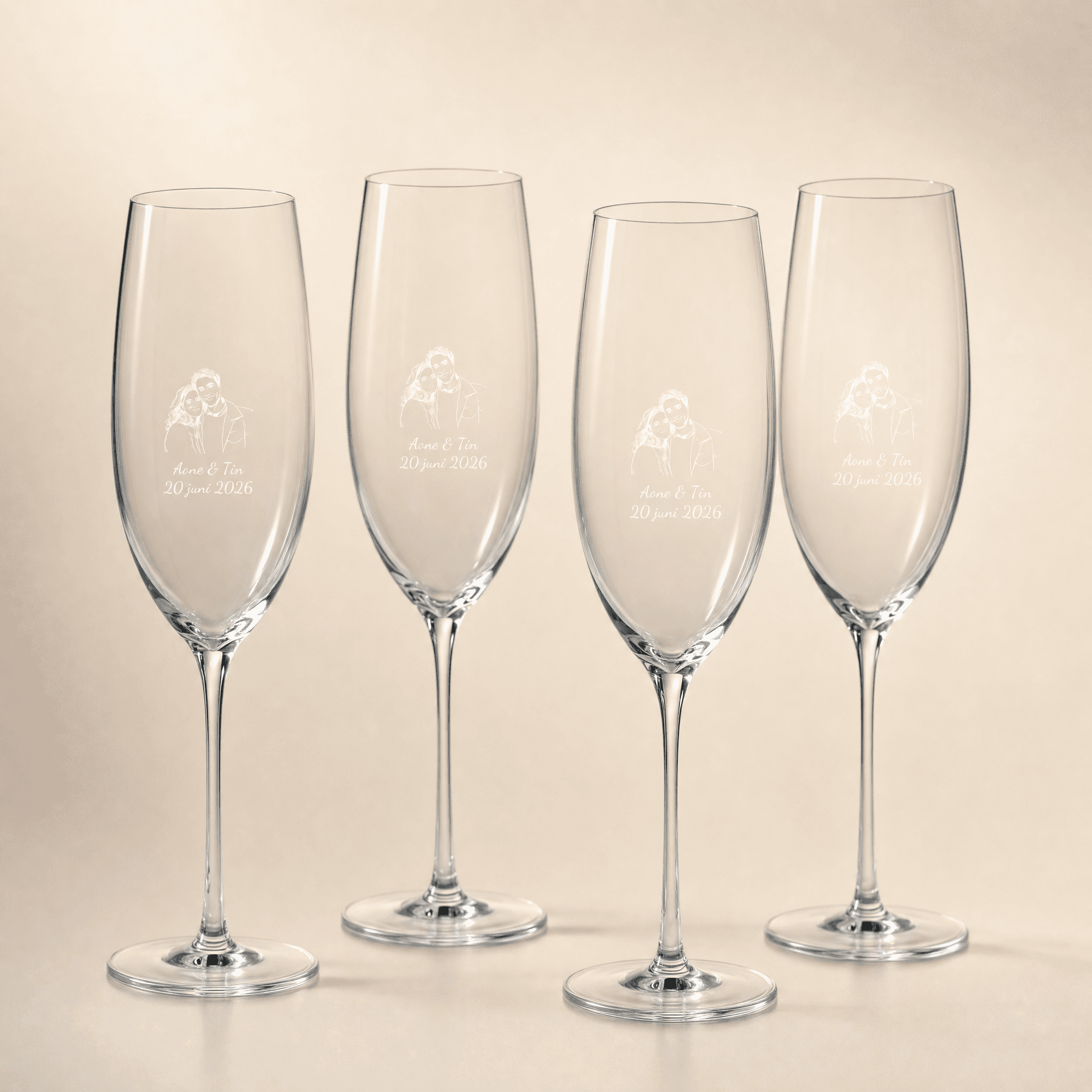 Set van 4 gegraveerde champagneglazen