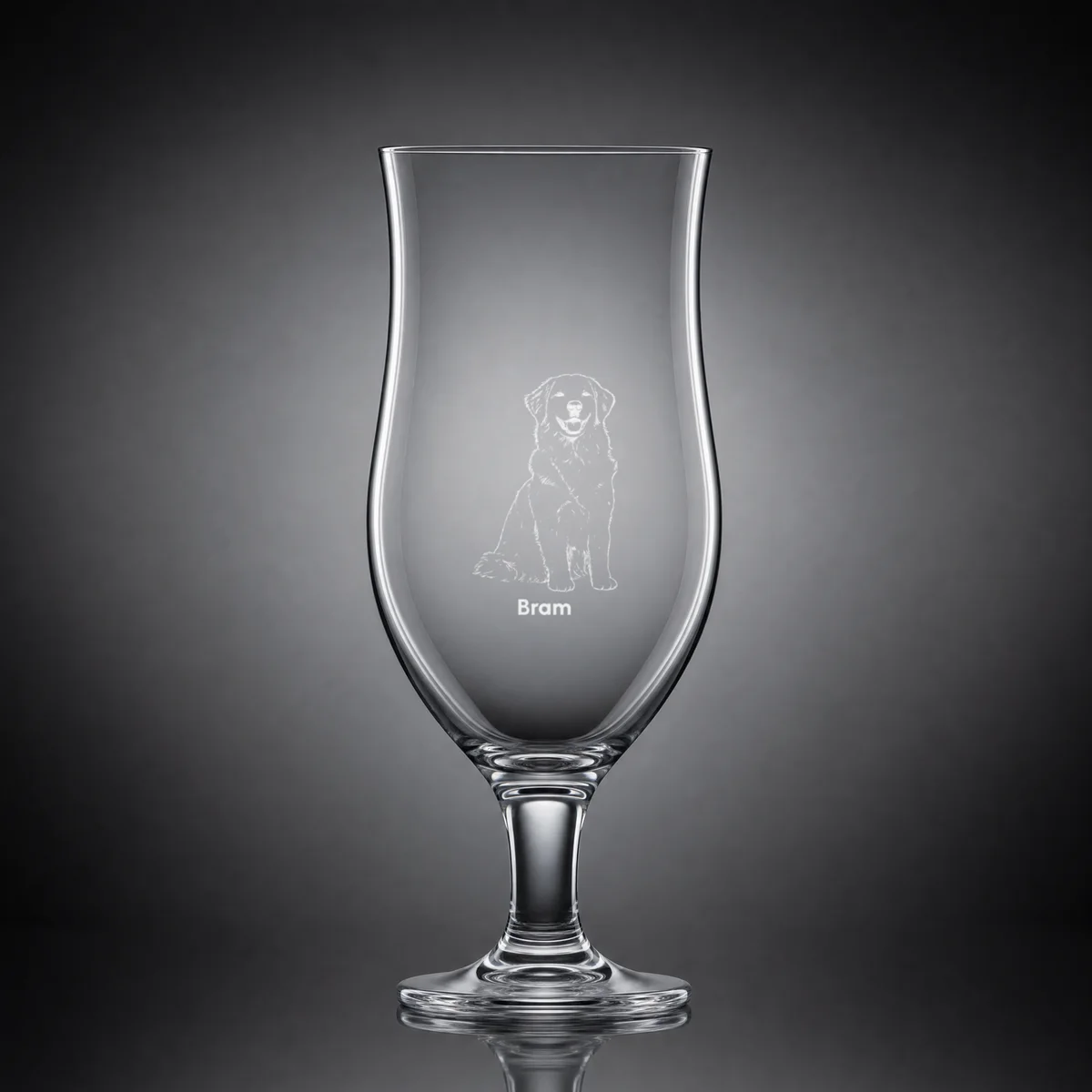 Vaso de cerveza con el dibujo de un perro y su nombre